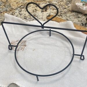 Vintage pie plate holder Black Metal Heart-Top Serveware Stand Tabletop Holder